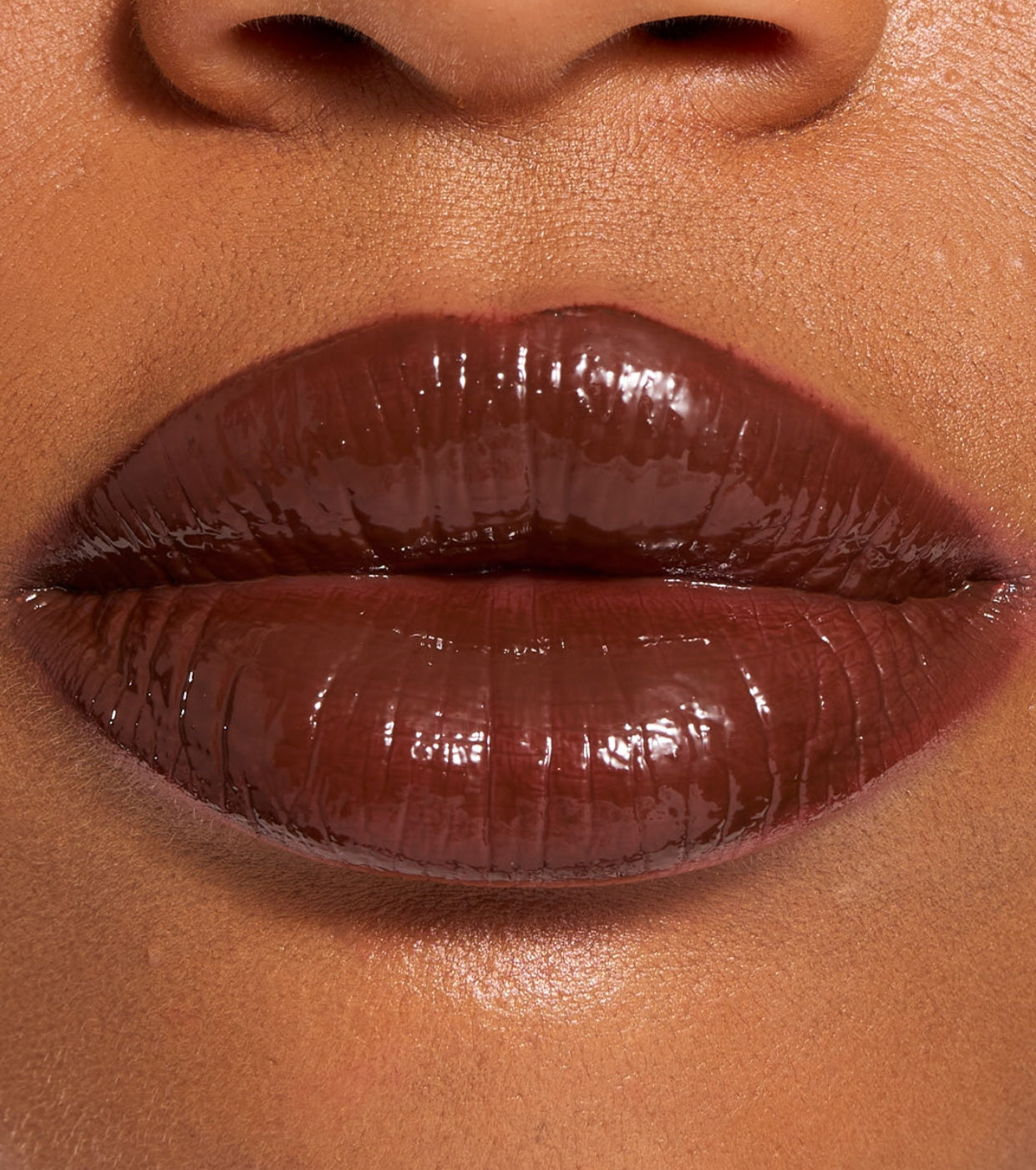 Makeup Revolution - Barra de labios Pout Lip Gloss Stick - Chocolate Ganache