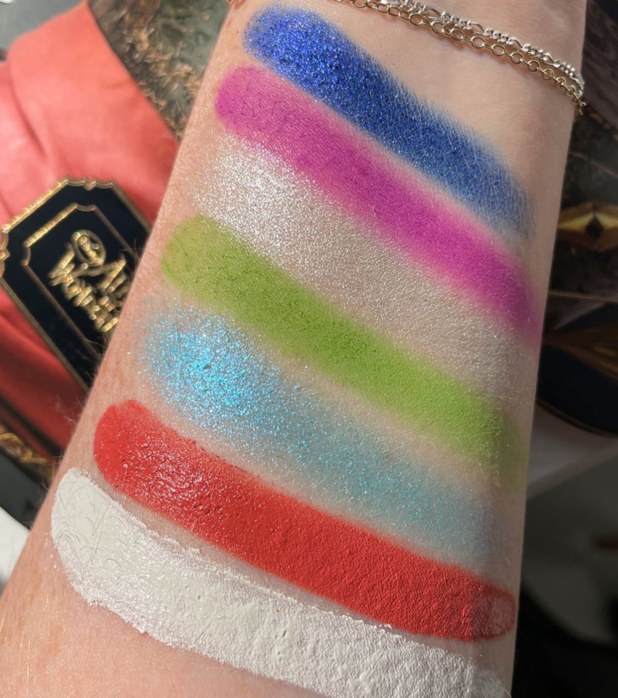 Revolution - *Alice in Wonderland* - Paleta de sombra de ojos Mad Hatter