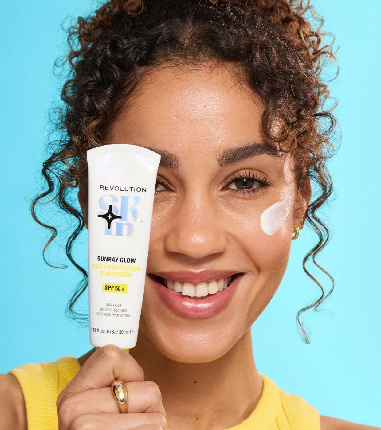 Revolution Skin - Protector solar Sunray Glow Daily Blur SPF50