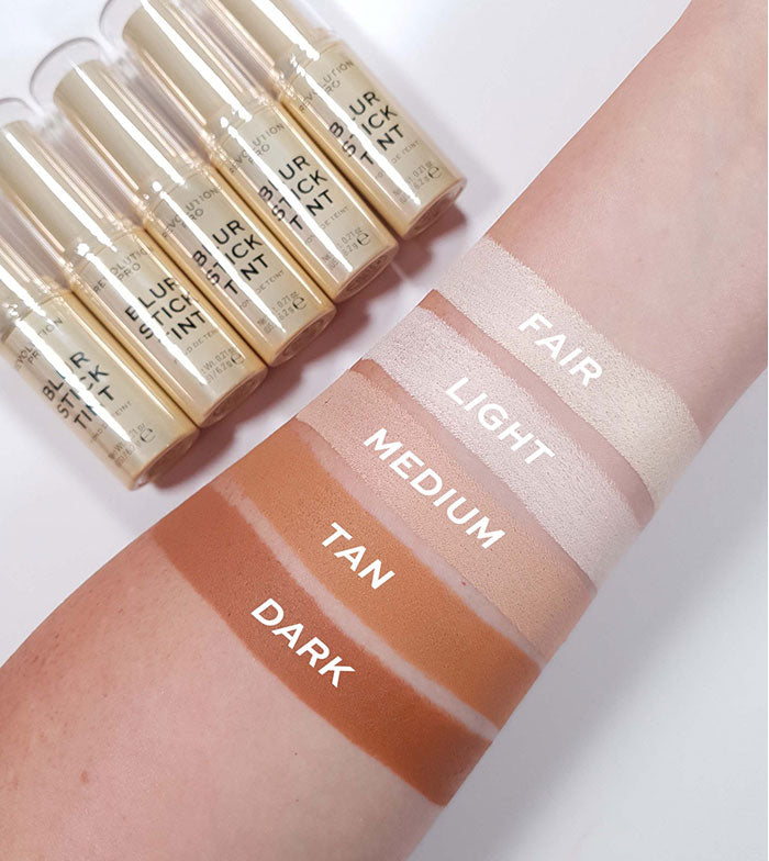 Revolution Pro - Base de maquillaje en stick Blur Stick Tint - Tan