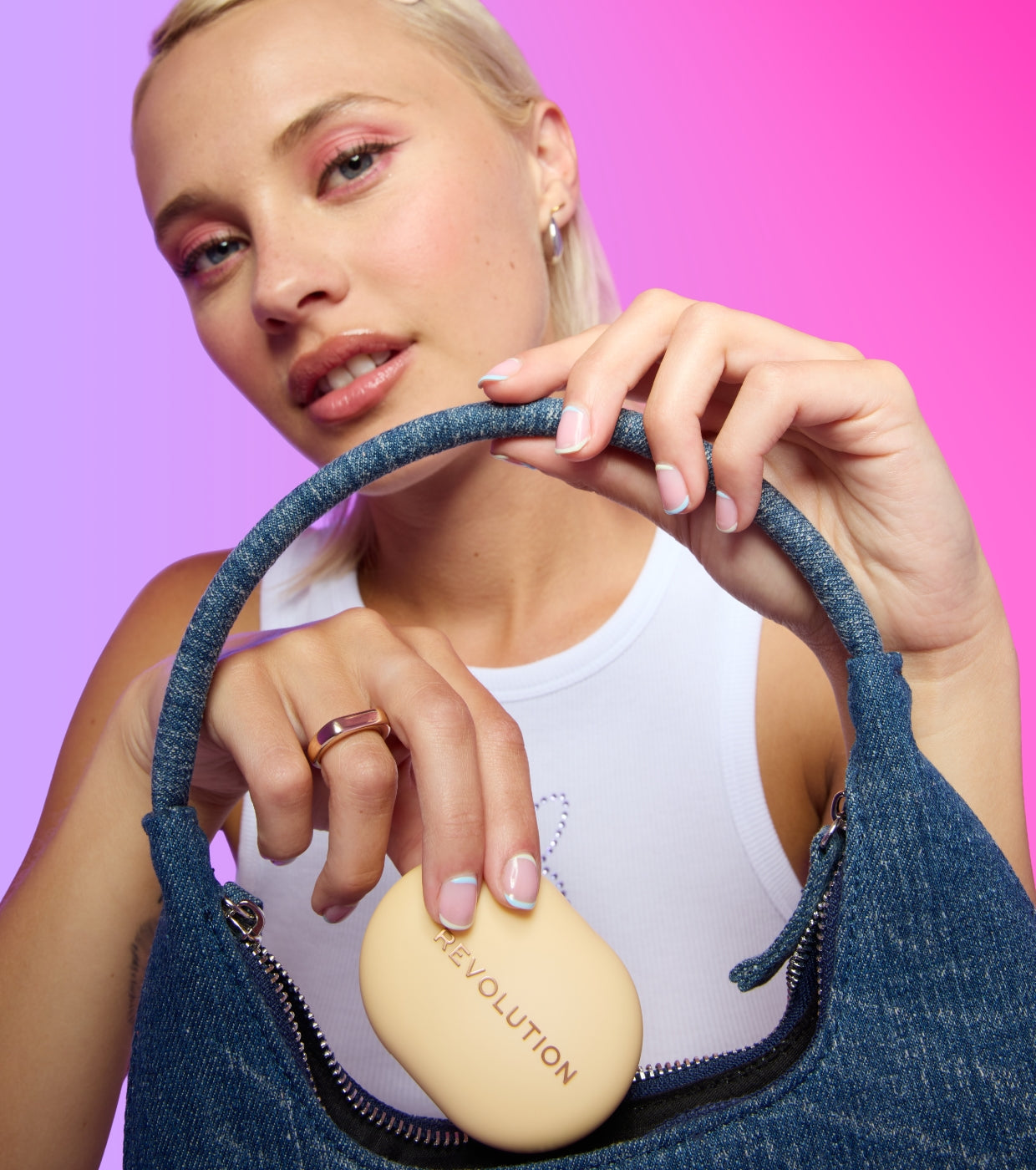 Makeup Revolution - Polvos compactos Powder Pops Instant Blur - Banana Light