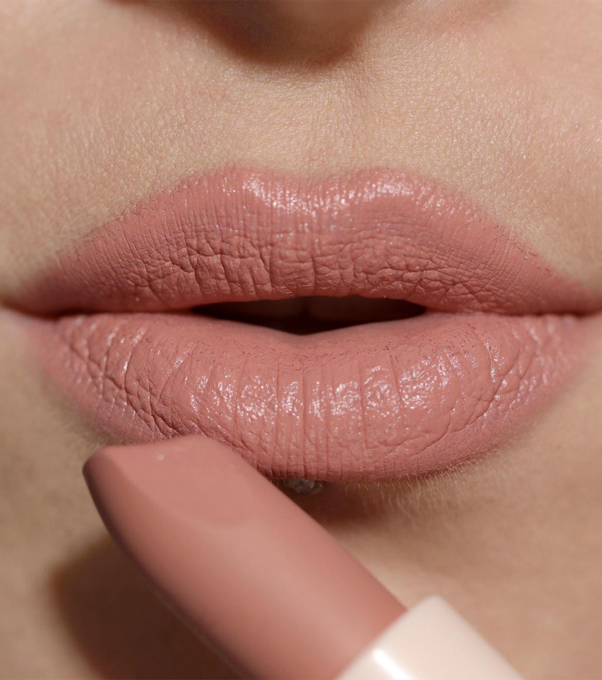 Revolution - Barra de labios satinada Lip Allure - Brunch Pink Nude