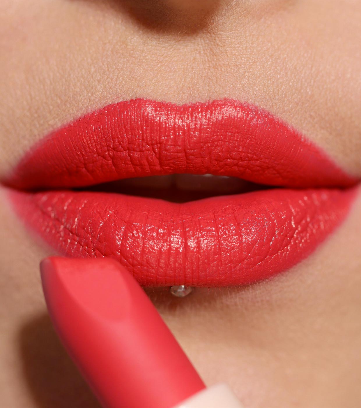 Revolution - Barra de labios satinada Lip Allure - Vibe Red