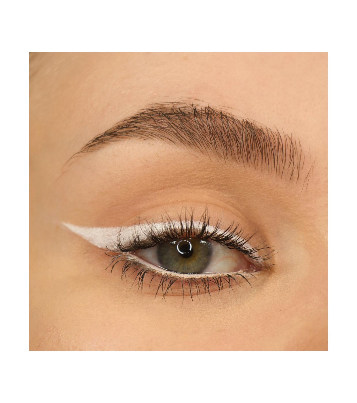 Revolution - Delineador de ojos Streamline Waterline Eyeliner Pencil - White